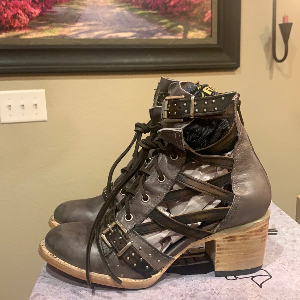 Brand New Freebird Cheyenne Bootie size 9
